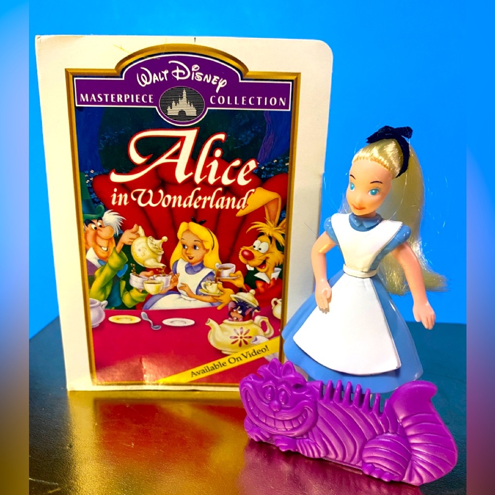 WALT DISNEY 1995 ALICE IN WONDERLAND MCDONALD’S VHS MINI CASE & FIGURINE & COMB